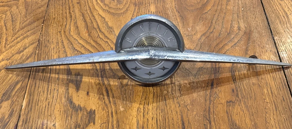 Pontiac Chieftain/Super Chief 1957 original capó moldura emblema OEM Foto 2 de 4