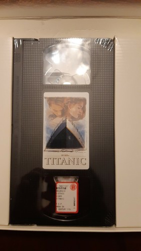 VHS TITANIC edizione Limitata Con Cartoline E Fotogrammi - Foto 4 di 7