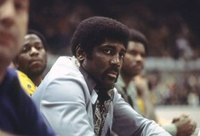Golden State Warriors head coach Al Attles on sidelines bench duri- Old Photo 1