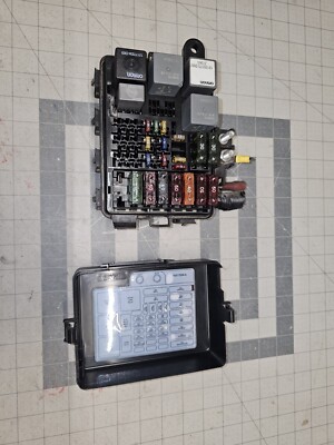 96-99 Chevy Silverado 1500 4x4 2WD Relay Fuse Box Under Hood Engine Bay