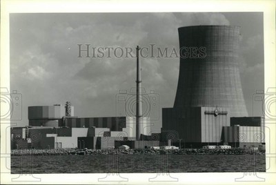 1991 Press Photo Nine Mile Point 2 Nuclear Power Plant Tower in Scriba, New York