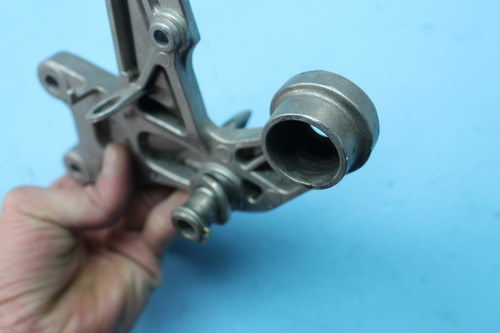 940 08-11 JUEGO TRASERO DERECHO HONDA CBR1000RR REPOSAPIÉS CONDUCTOR REPOSAPIÉS - Imagen 7 de 9