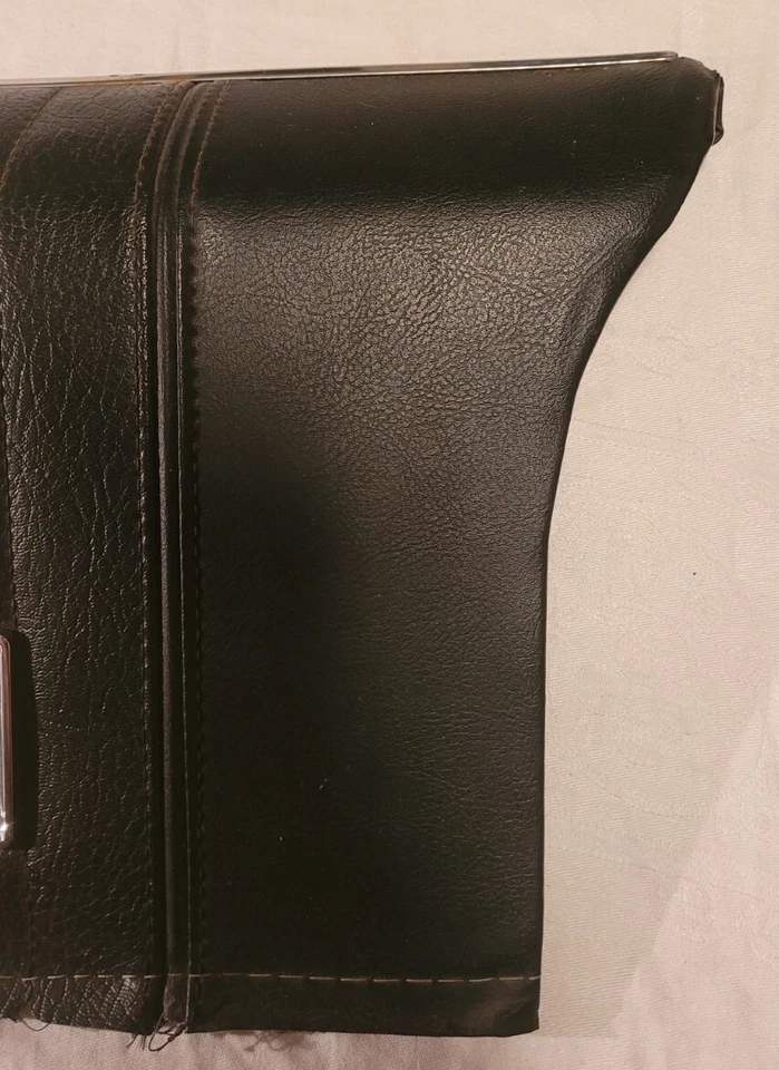 Oldsmobile 98 1969 convertible panel interior trasero negro con grano de madera Foto 4 de 4