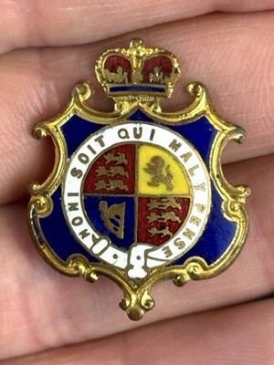 Antique HONI SOIT QUI MAL Y PENSE Enamel British Coat of Arms HAT PIN Brass HTF!