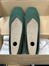 Vivaia Margot 2.0 Square-Toe V-Cut Flats Black Size US 9