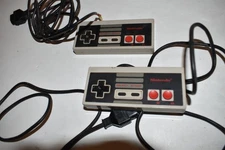 Nintendo NES-004 Wired Game Controller NES Entertainment System LOT OF 2 (PLB52)
