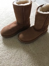 Women's Uggs Chestnut size 6