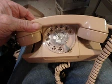 2Z-vintage   Automatic Electric  GTE tan  desk rotary phone