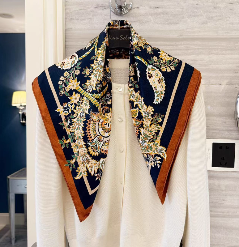 70% Cashmere 30% Silk Double-Faced Totem Print Wrap Scarf 63x63cm