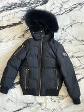 Moose Knuckles jacket in black(gold plated) with a removable fur Size S