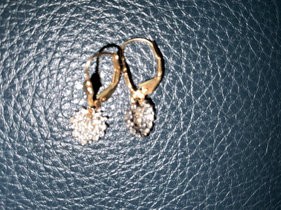10K Yellow Gold Gorgeous  Diamond Heart shaped Cluster Dangle Earrings Leverback - Image 3 of 4
