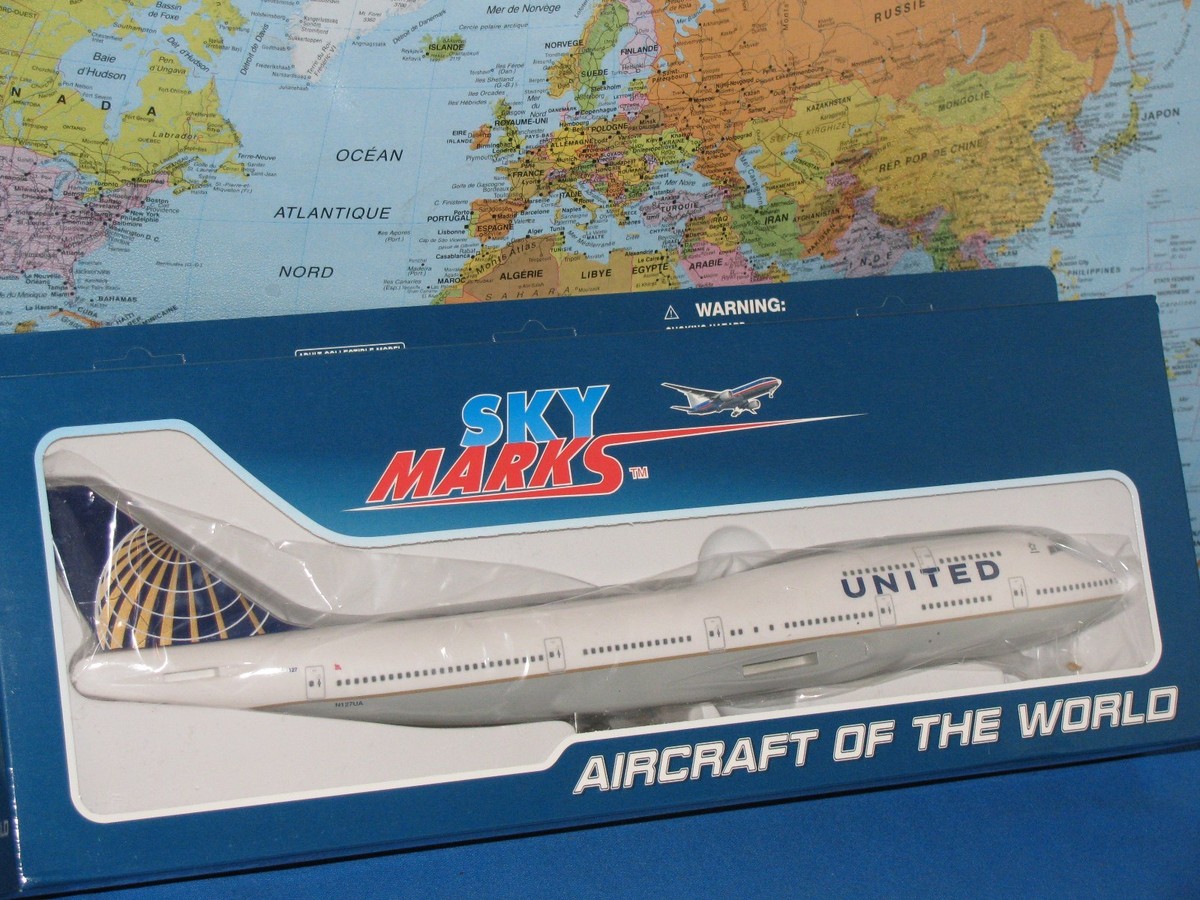 1/200 SKYMARKS UNITED AIRLINES BOEING B747-400 W/GEAR AIRCRAFT