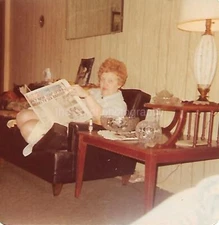 AS SHE WAS American Woman 1970's FOUND PHOTO Color ORIGINAL Snapshot 37 50 A