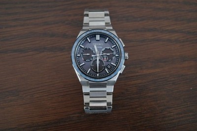 Seiko Astron GPS Solar Dual-Time Herrenuhr SSH109 Titanium