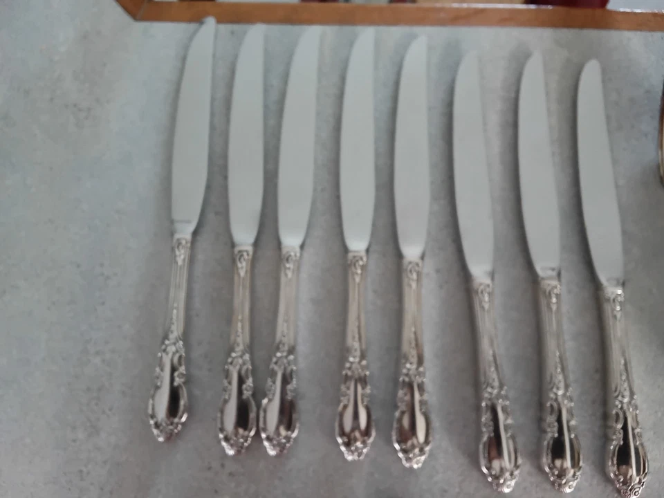 Vintage 1881 Rogers Oneida  silverware Flatware 51 Pieces,in original  box ,Nice - Image 2 of 4