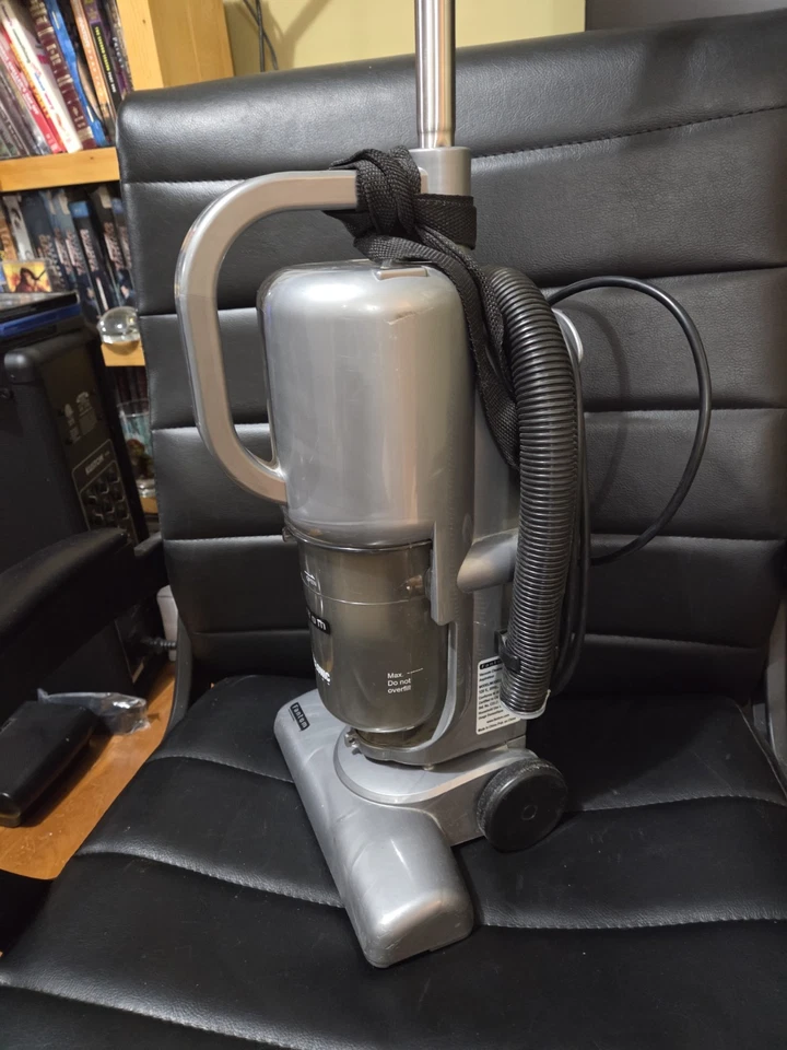 Vintage Fantom Fs800 Bagless Vacuum Cleaner Aspirator Model Runs Great Very Rare - Image 4 of 4