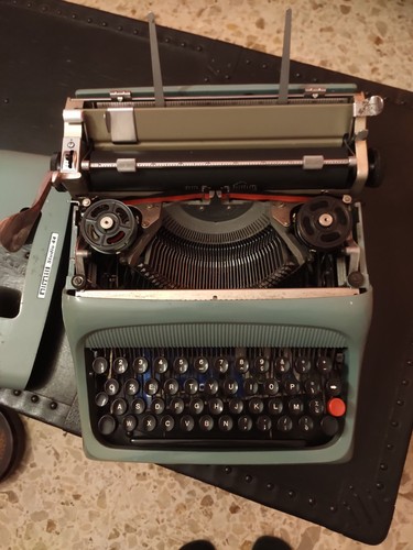 OLIVETTI STUDIO 44 - Macchina da scrivere 1965 - Foto 3 di 7