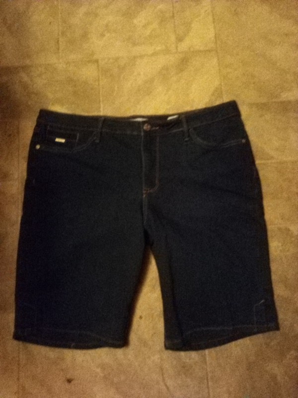 Nine West Ladies Sz 16 Jean Shorts Great Shape