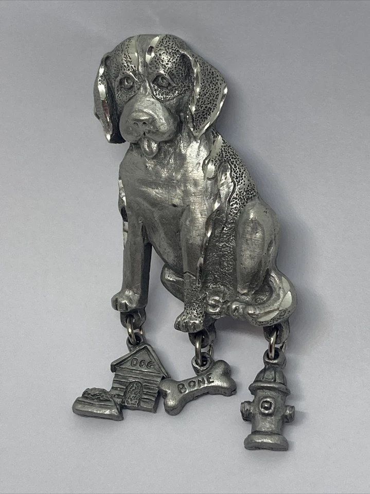 Broche vintage Spoontiques estanho assinado broche casinha de cachorro osso hidrante prata - Imagem 2 de 4