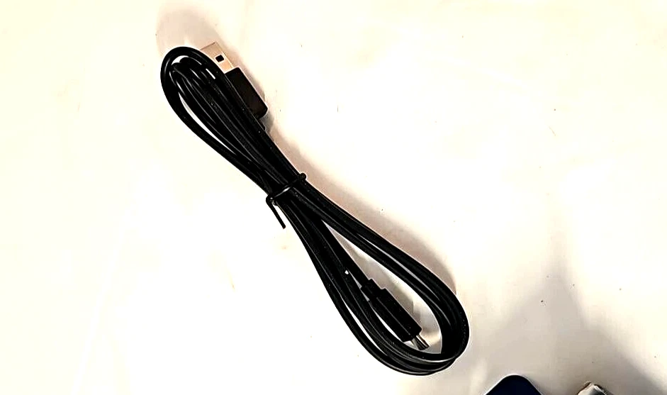 Insignia 4ft Micro USB Charge Sync Fast Cable for Phones Samsung LG Motorola - Image 3 of 4