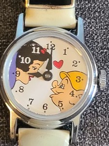 Vintage Walt Disney Snow White Watch Childrens Wind Up Beige Leather Band Works!
