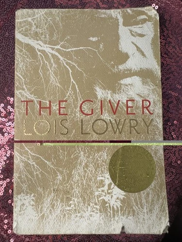 The Giver (Giver Quartet) - Paperback By Lowry, Lois - Acceptable