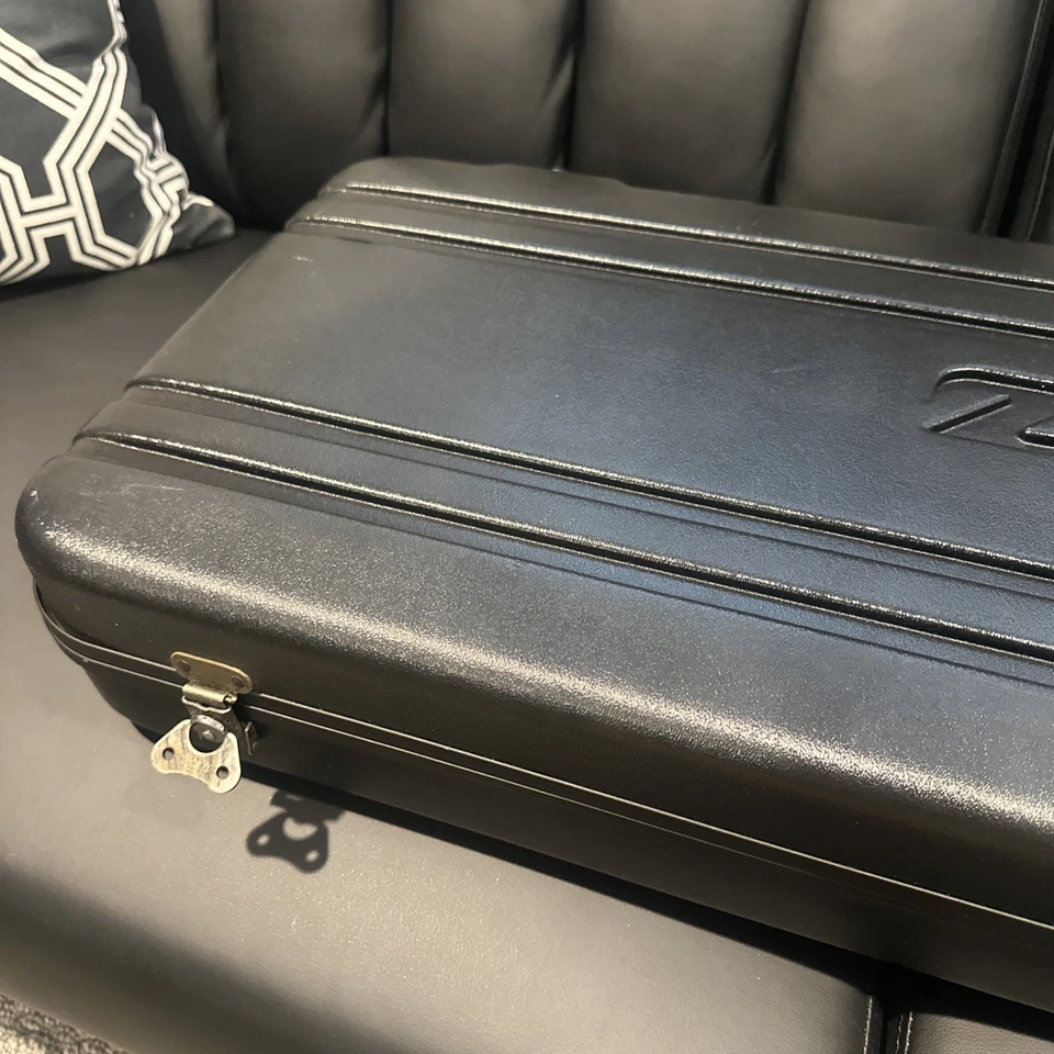 IBANEZ Prestige Black Electric Guitar Hard Case Plush Lining- GREAT COND. - Image 2 of 4