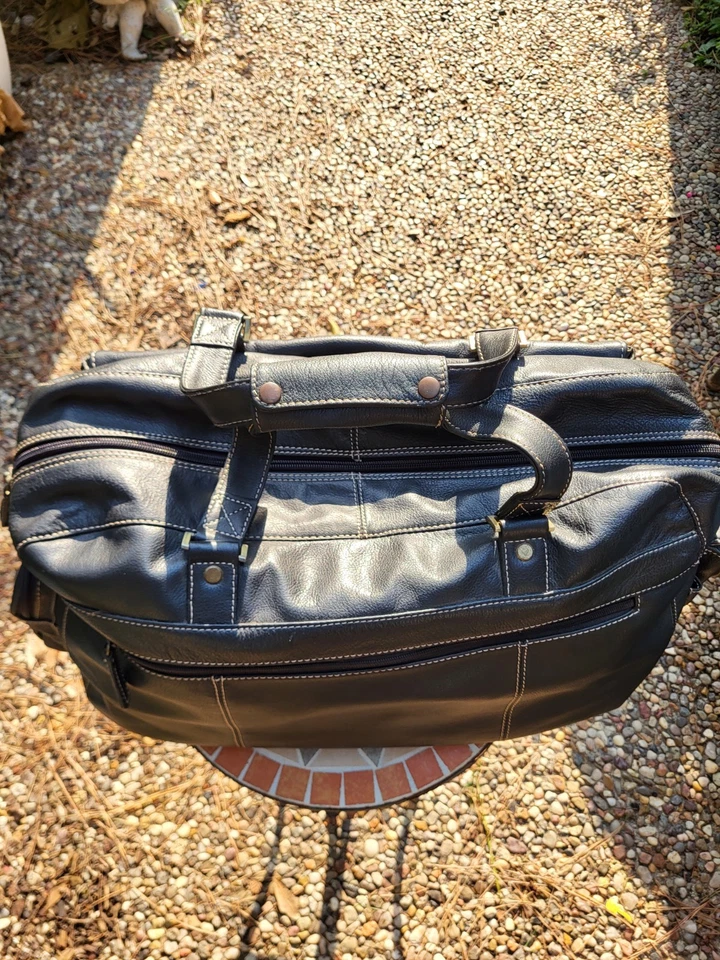 复古 GUANG TONG 黑色皮革双肩包 — 第 4/4 张图片