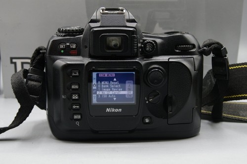 Nikon D100 6.1MP DSLR - Con scatola e caricatore - Foto 8 di 8