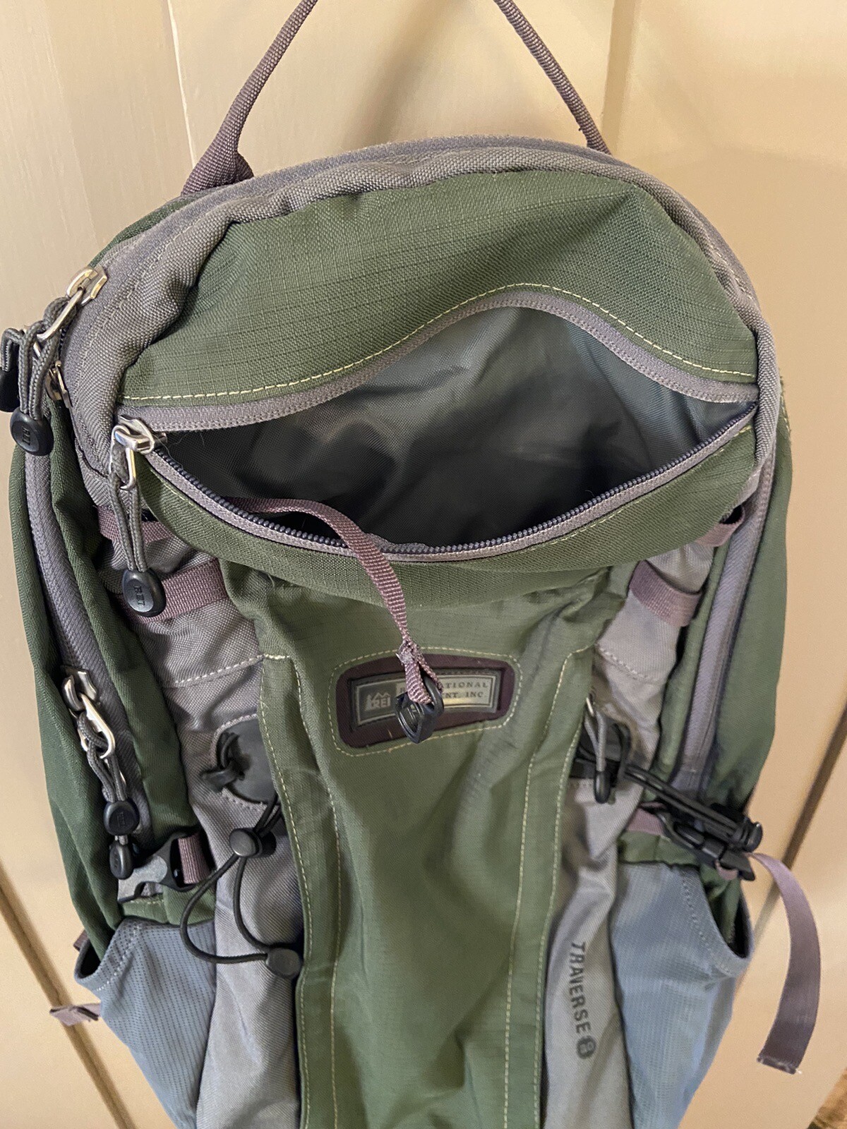 REI Traverse 30 Hiking Backpack Green Grey Free Flow eBay