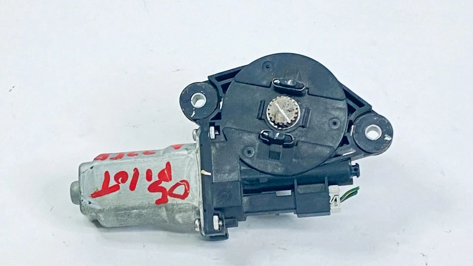 2005-2008 Honda Pilot Sunroof Motor OEM 70450-S9V-A000 - Image 3 of 4