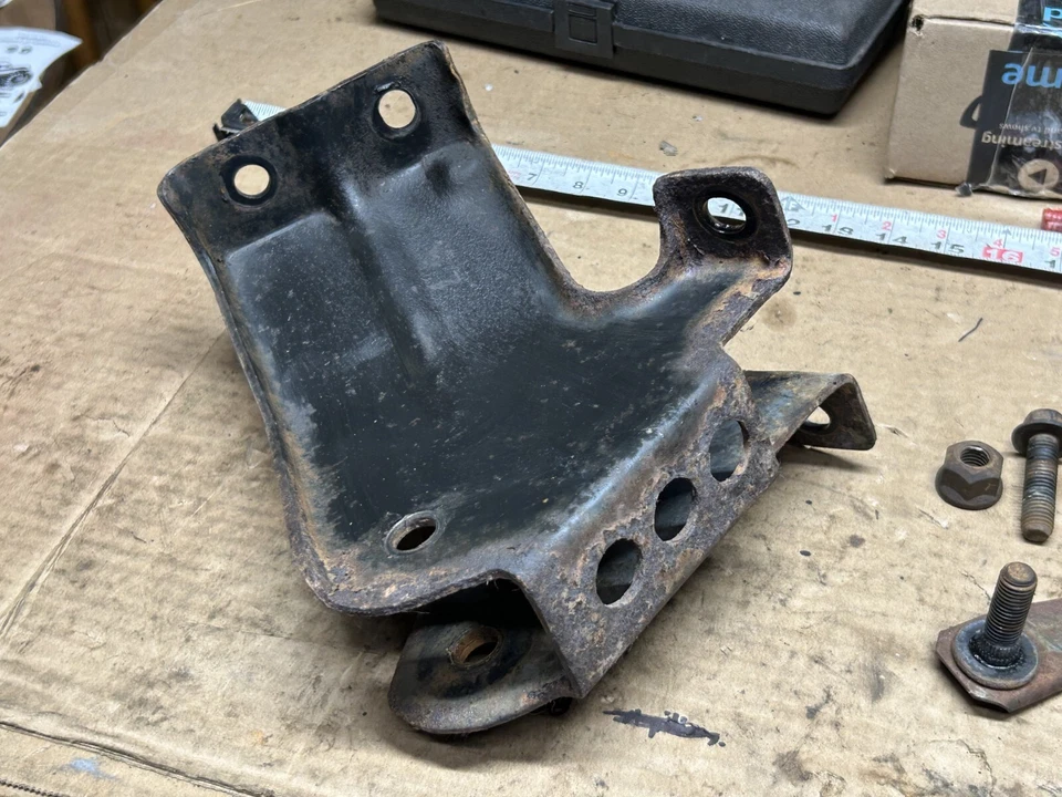 91-94 Ford Explorer - Dana 35 TTB IFS - Axle Pivot Bracket Mount F37A-3B178-AC - Image 4 of 4