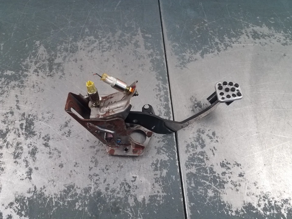 Conjunto de pedal de embrague Honda S2000 AP1 2002 #8957 P2 Foto 2 de 4