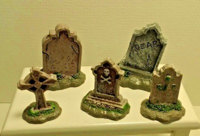Dollhouse Fairy Garden Train Resin Halloween set 5 Tombstones Gravestones