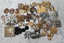 Lot Vintage Designed 40 Broches