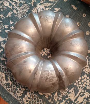 Northland 12 Cup Aluminum Bundt Ring Cake Mold Pan Silver Uncoated Easy Clean