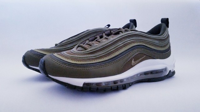olive green nike womens running shoes