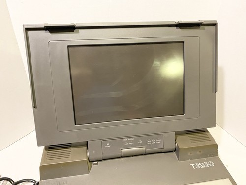 (1989) Vintage Toshiba T3200 Laptop. Turns On, As Is. - Picture 3 of 12