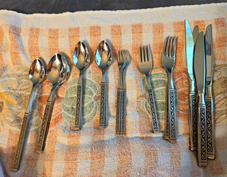 Vintage 32 PC/4 Place Settings Oneida Rogers 1881 Spanish Court