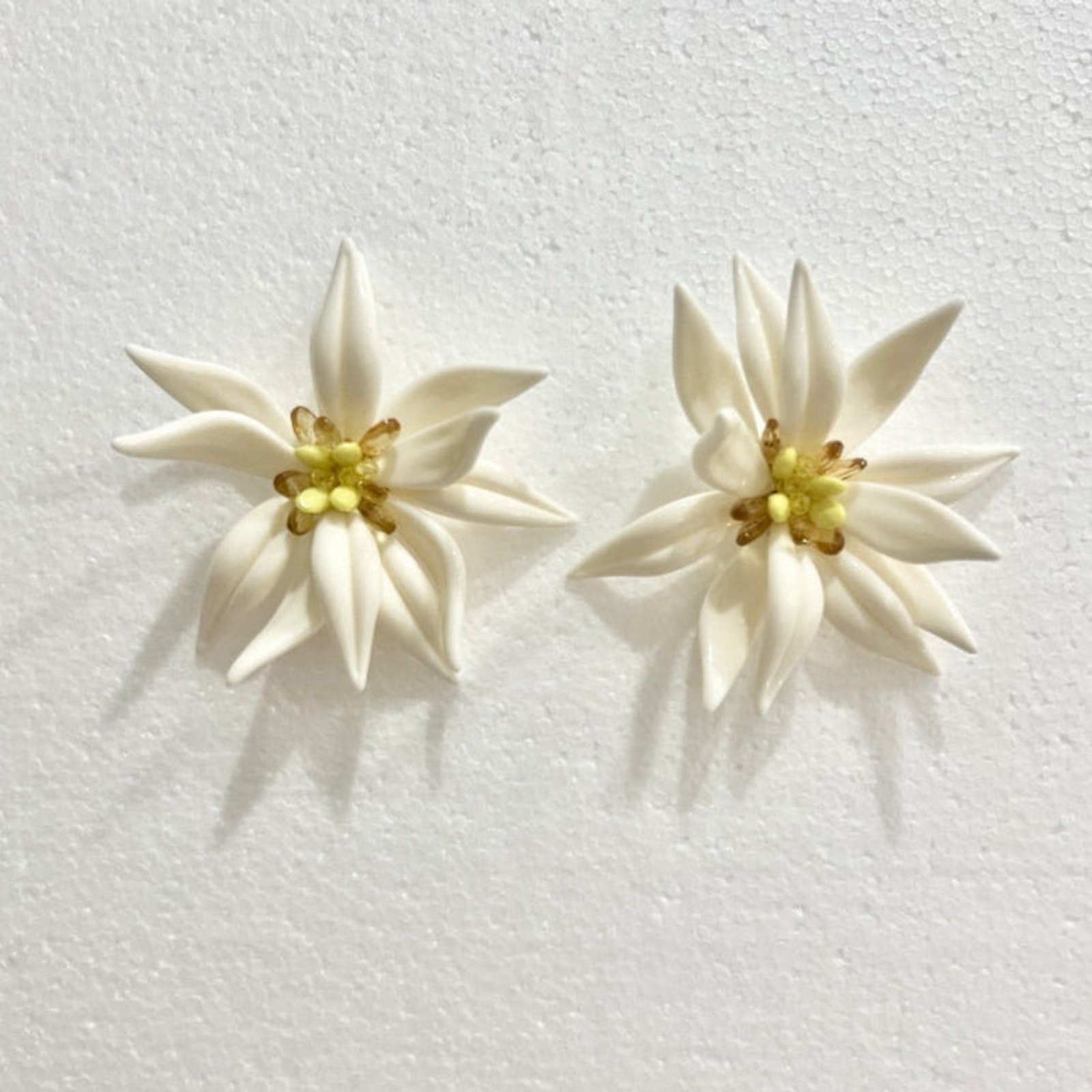 White Large Floral Plastic Stud Statement Earring… - image 1