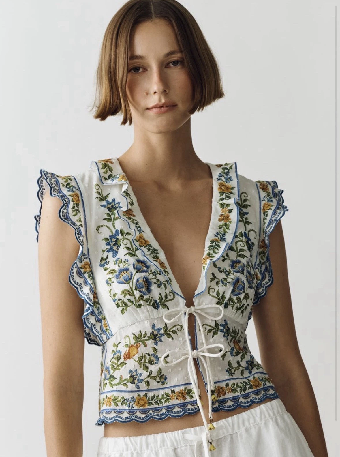 NWT FARM Rio Emily Off-white Floral Tapestry Drawstring Deep V-neck Top SZ XS