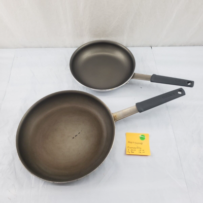 Tramontina 10-Inch Carbon Steel Frying Pan - Naturally Non Stick With Silicone Grip