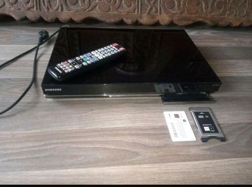 Samsung BD-H8909S 3D Blu-Ray Player / 1TB HDD-Recorder, DVB-S, WLAN - Bild 2 von 5