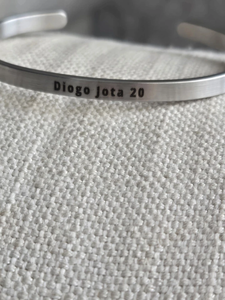 Pulseira ajustável Diogo Jota 20 titânio gravado sem mancha 70mm Reino Unido. Novo na caixa - Imagem 3 de 4