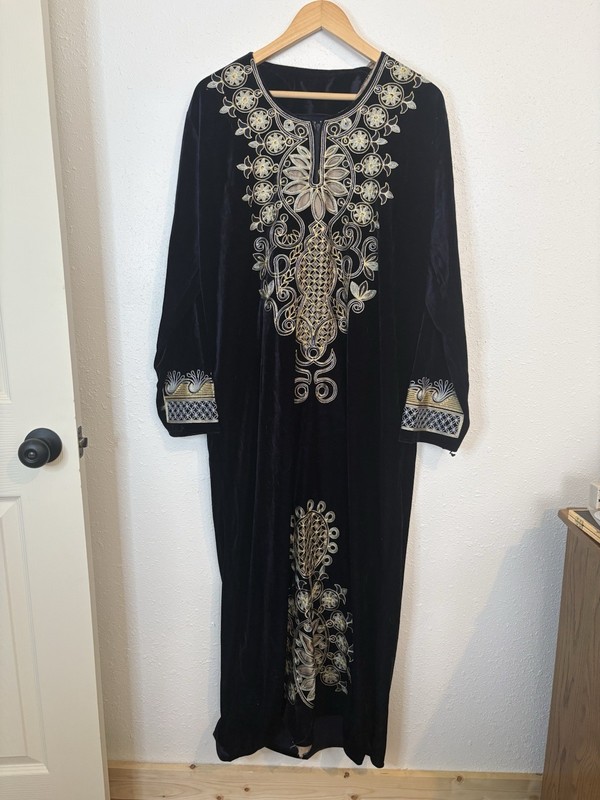Middle Eastern/North African embroidered caftan (kaftan) Sz 2 #183.  Medium/LG