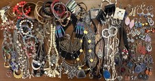 Lot of 100 Pieces Wearable Resell Fashion Costume Jewelry Necklaces Earrings...