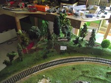 HEKI, FALLER, BUSCH, NOCH lot d'arbres divers hauteurs (2)