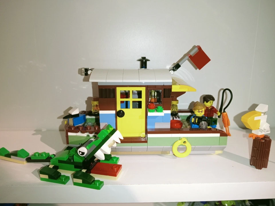 LEGO Creator 31093 Riverside Houseboat, foto 1 di 2