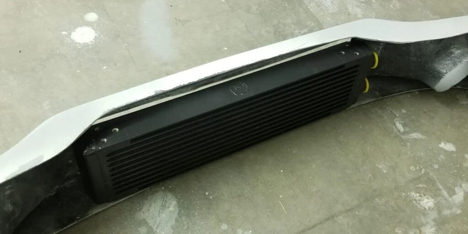 Двухпроходной масляный радиатор передний центральный CSF 8110 - Изображение 3 из 4