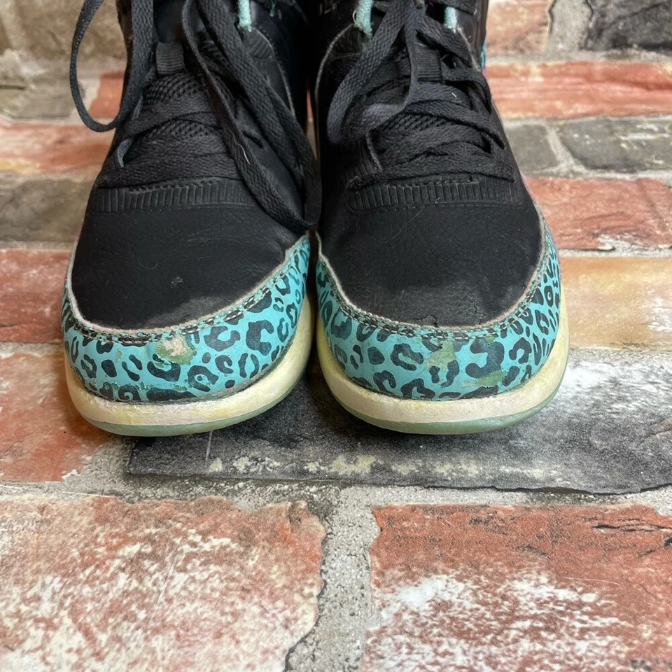 Tenis de baloncesto negros de caña alta con estampado de guepardo rosa y azul talla 4 AND1 Foto 2 de 4